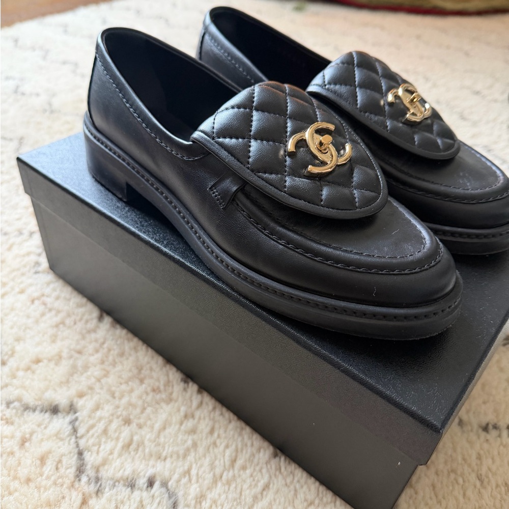 CHANEL Black and Gold Quilted Loafers - Picture 3 of 14